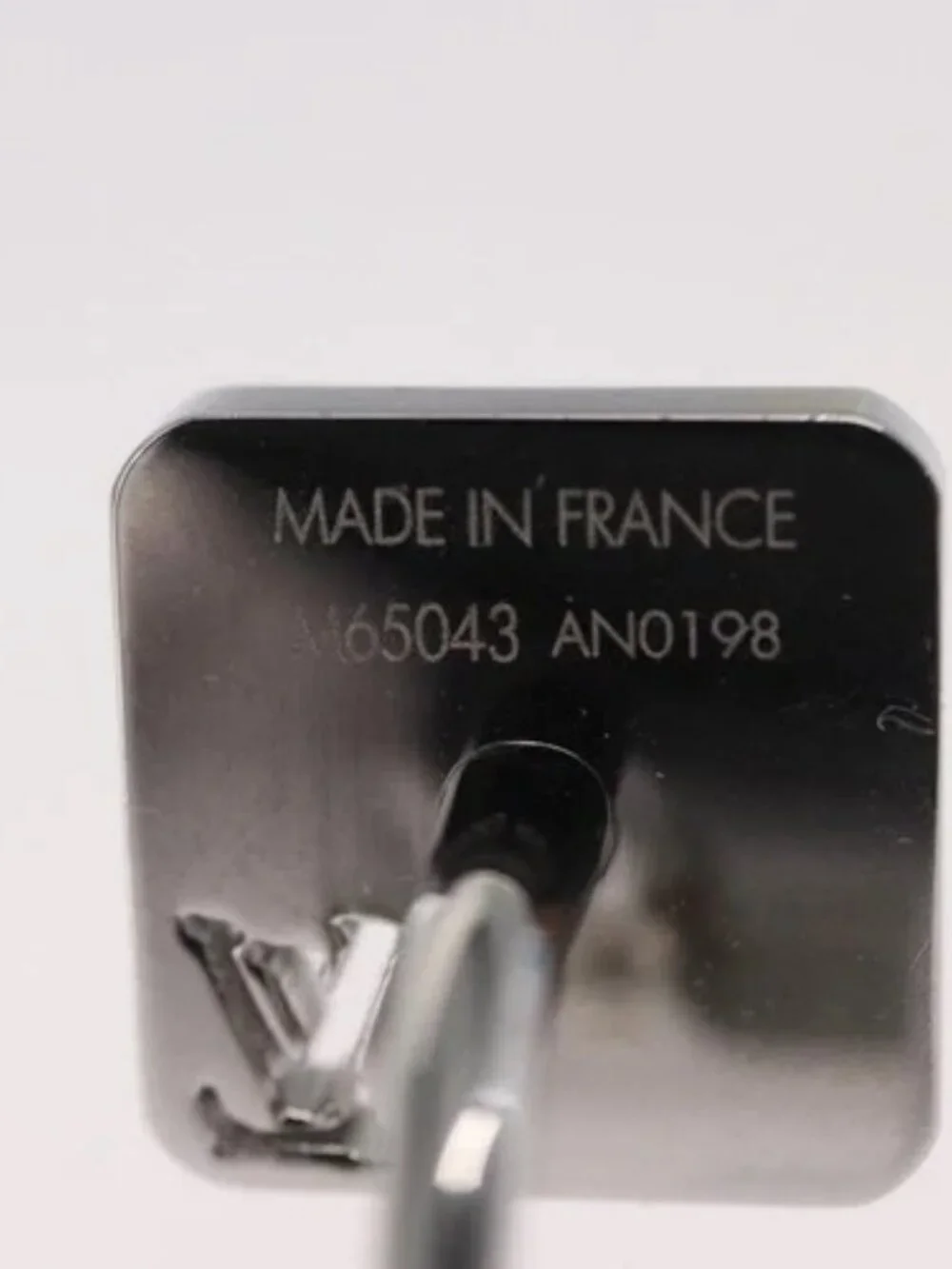 LOUIS VUITTON Bout Du Man Shet Champs Elysees Cuffs metal M65043 LV Auth ka1730V